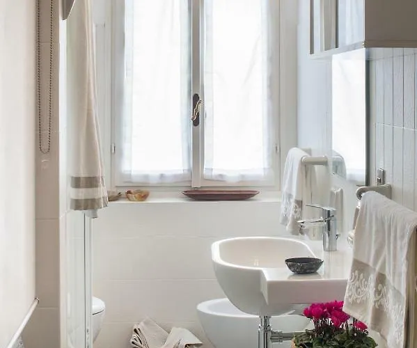 Apartment Cozy Apartment Near The Colosseum Central Rome Rom